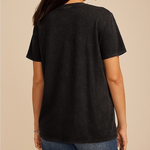 Maurice’s Stay Frosty Oversized Fit Graphic Tee - Picture 2 of 2